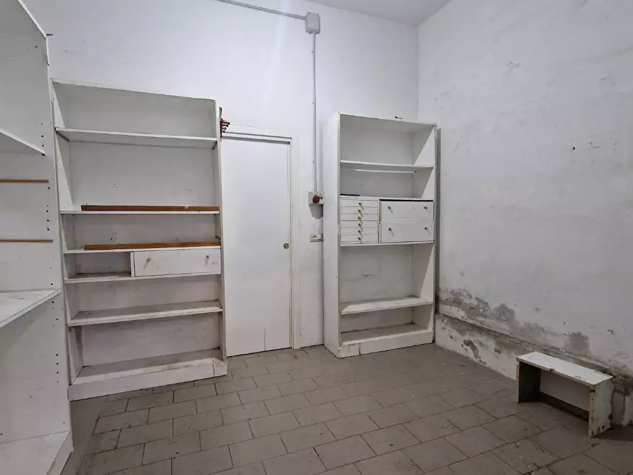 Immagine 12 di Locale commerciale in vendita  a Pisa