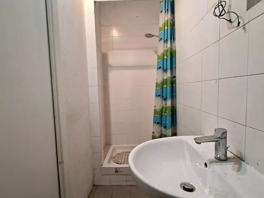 Immagine 19 di Locale commerciale in vendita  a Pisa