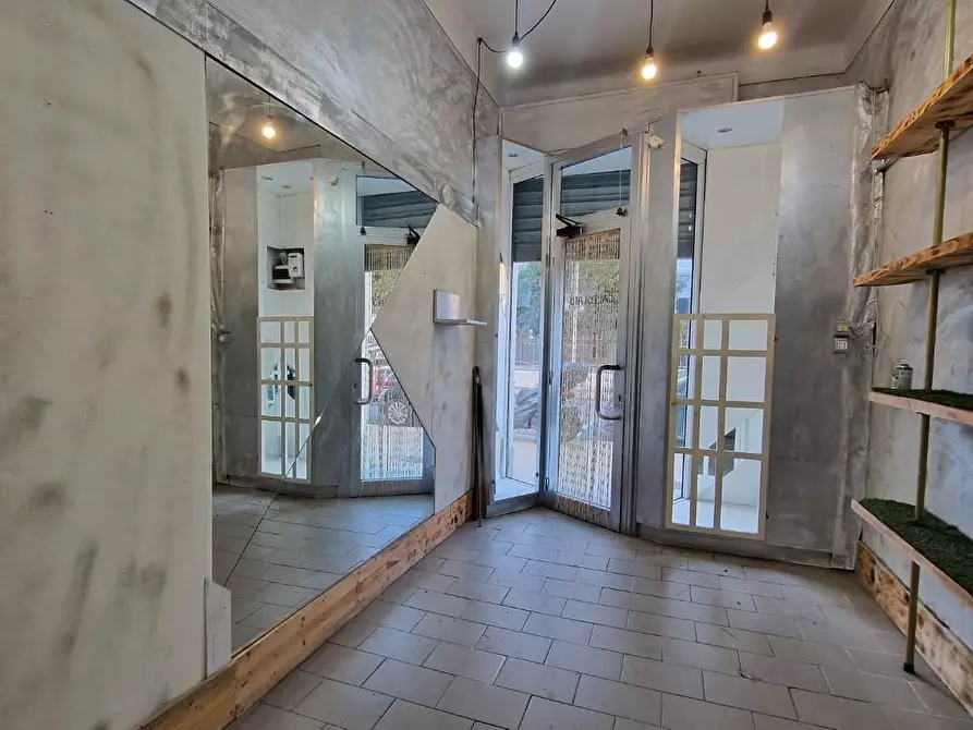 Immagine 10 di Locale commerciale in vendita  a Pisa