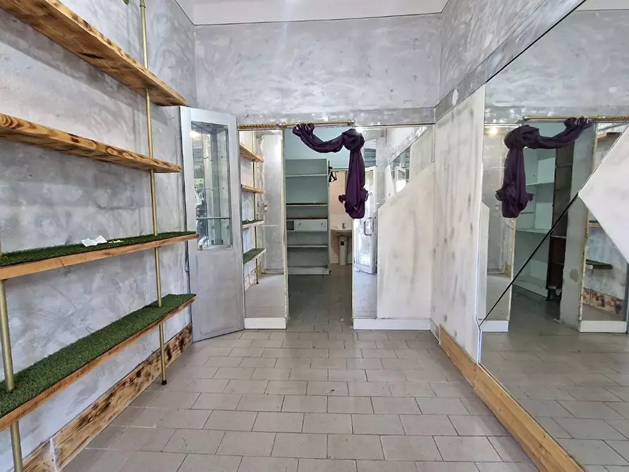 Immagine 1 di Locale commerciale in vendita  a Pisa