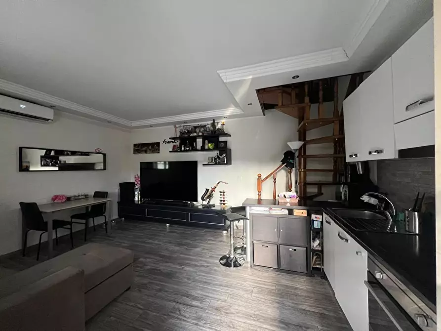 Immagine 10 di Casa indipendente in vendita  a Massa