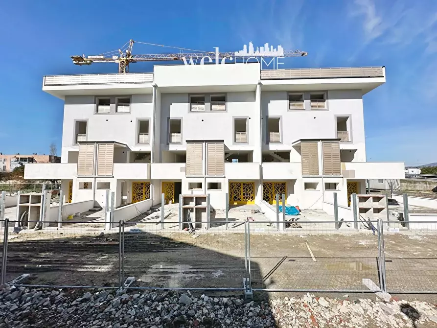 Immagine 2 di Villetta a schiera in vendita  a Campi Bisenzio