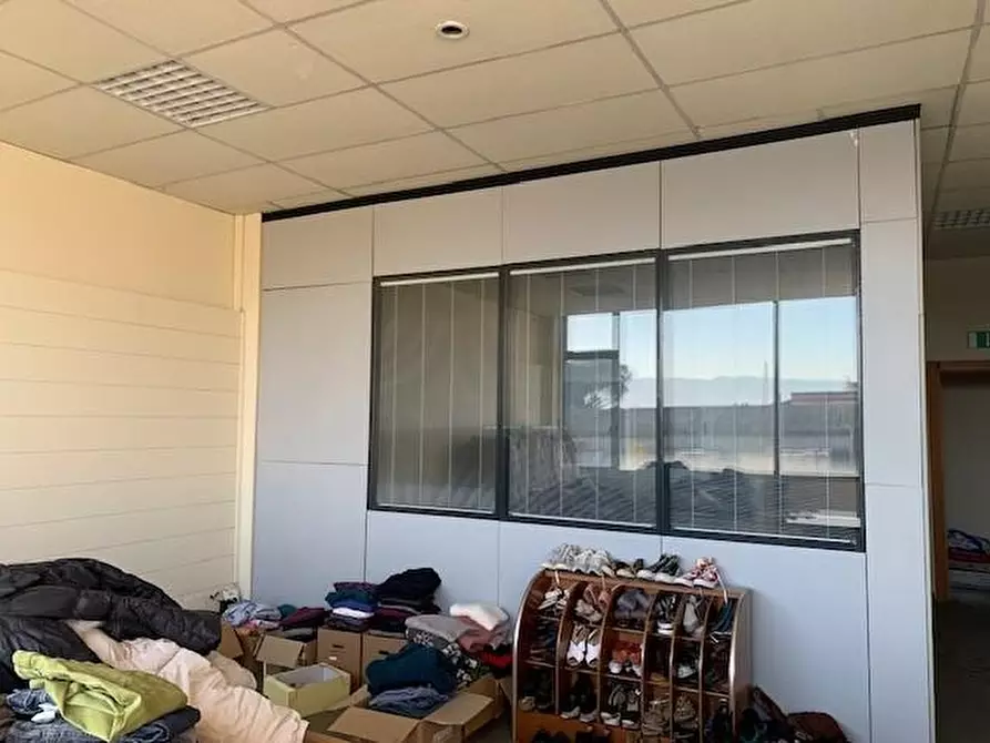 Immagine 4 di Ufficio in affitto  a Massa E Cozzile