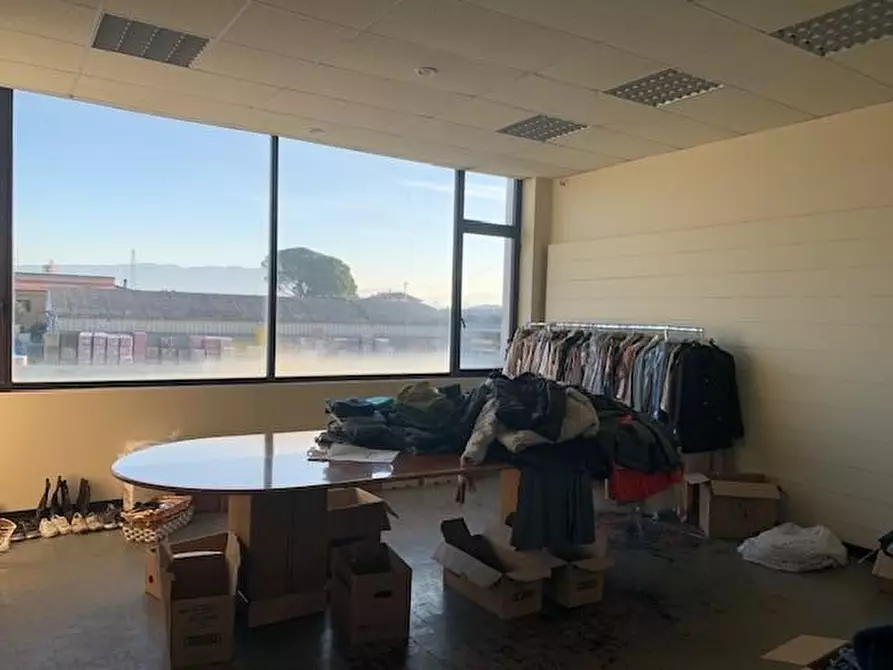 Immagine 1 di Ufficio in affitto  a Massa E Cozzile