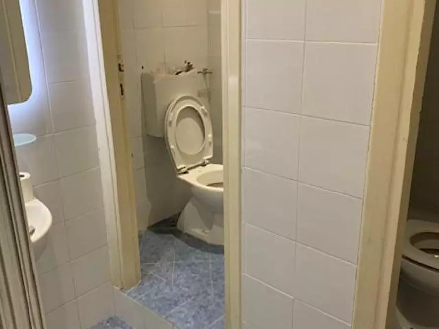 Immagine 2 di Ufficio in affitto  a Massa E Cozzile