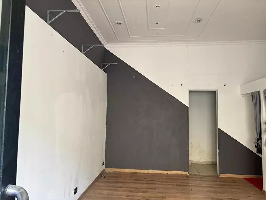 Immagine 3 di Negozio in affitto  a Viareggio