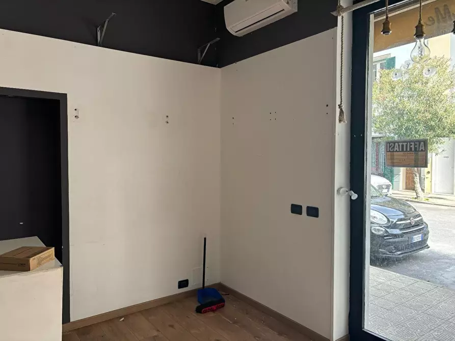 Immagine 6 di Negozio in affitto  a Viareggio