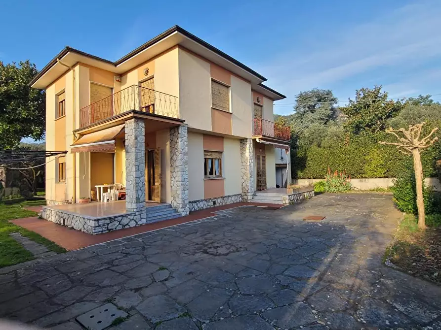 Immagine 1 di Casa indipendente in vendita  a Seravezza