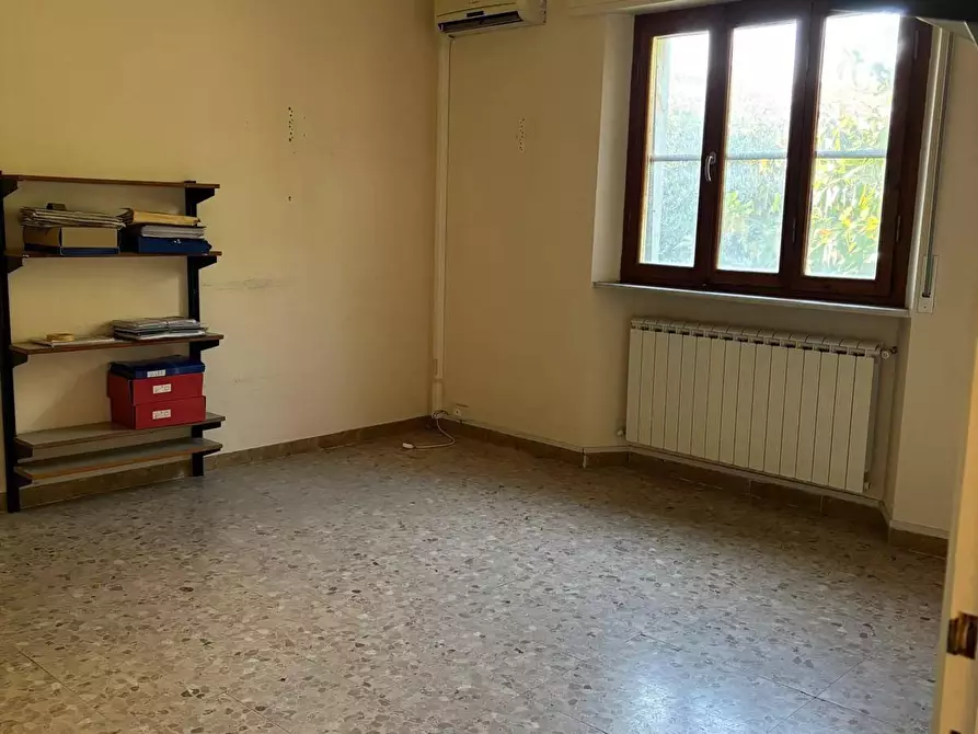 Immagine 11 di Villa in vendita  a Pisa
