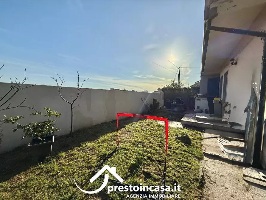 Immagine 12 di Villetta a schiera in vendita  a Viareggio