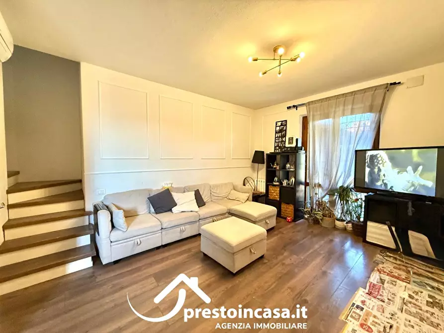 Immagine 1 di Villetta a schiera in vendita  a Viareggio