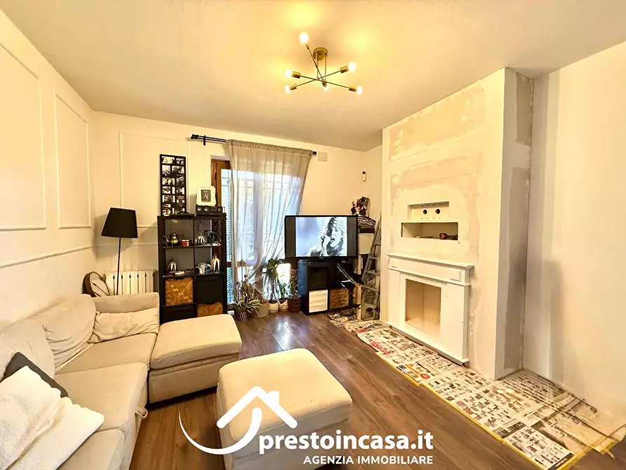 Immagine 2 di Villetta a schiera in vendita  a Viareggio