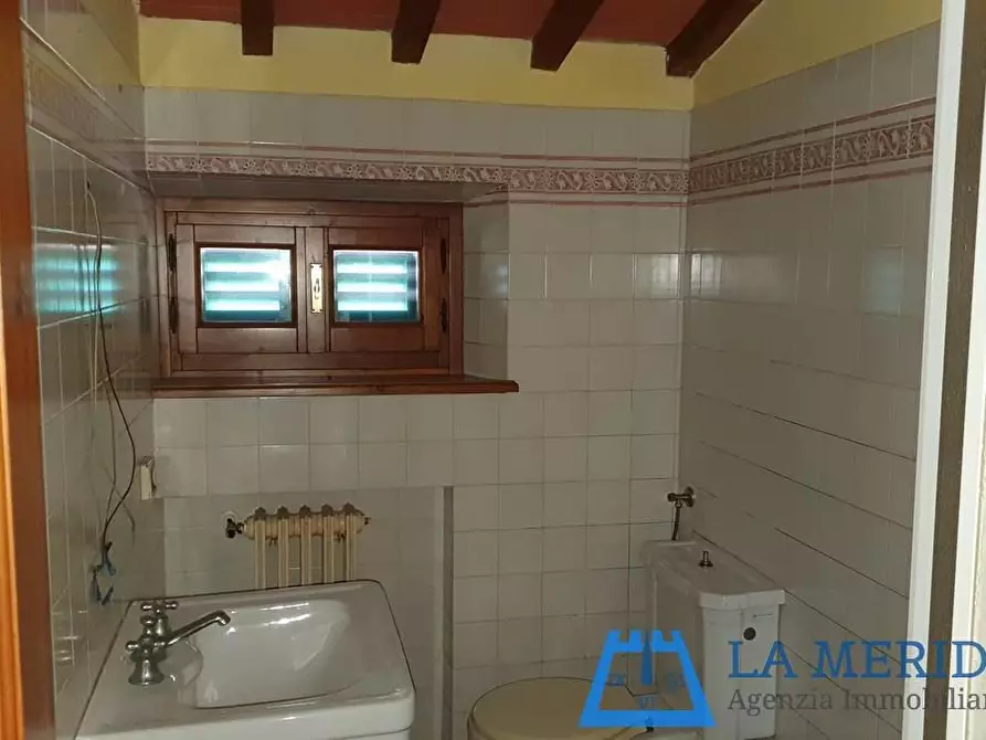 Immagine 28 di Casa colonica in vendita  a Lamporecchio