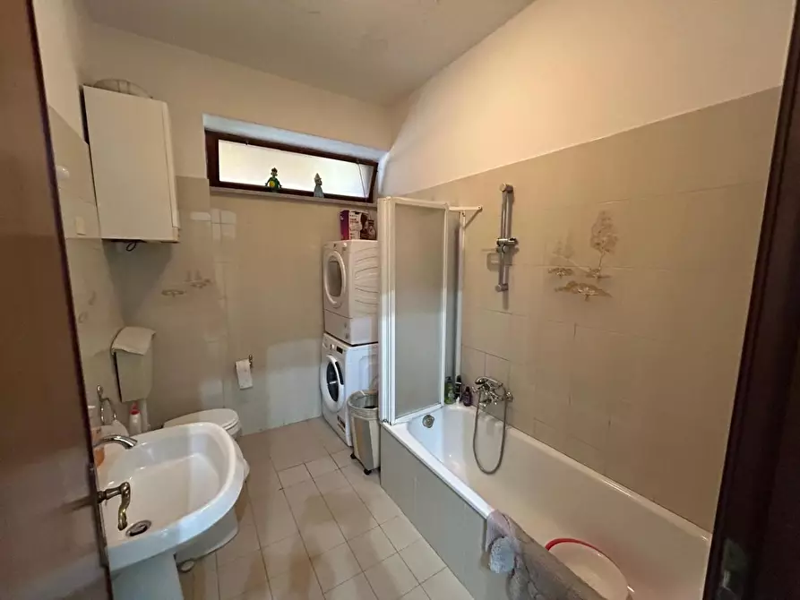 Immagine 2 di Appartamento in vendita  a Carrara