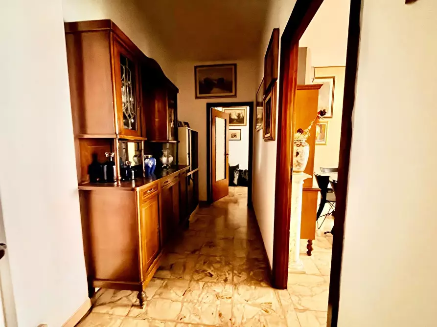 Immagine 3 di Appartamento in vendita  a Massa