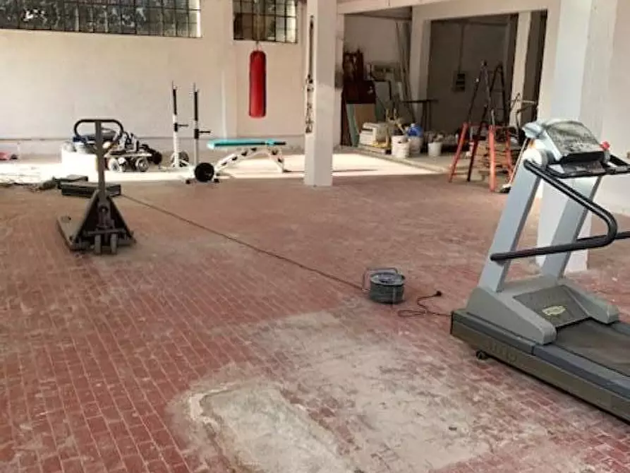 Immagine 1 di Attività artigianale in vendita  a Ortonovo