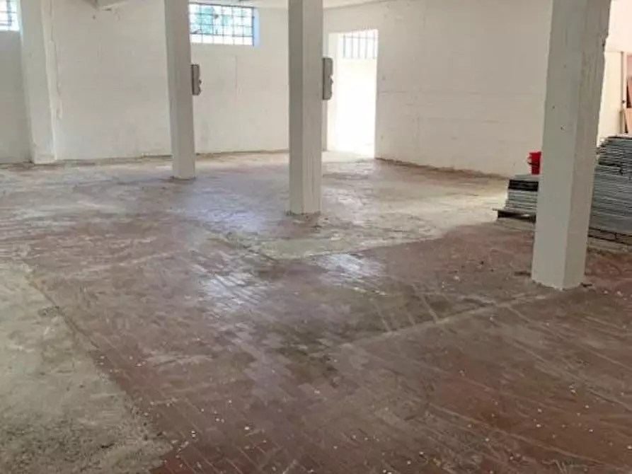 Immagine 10 di Attività artigianale in vendita  a Ortonovo