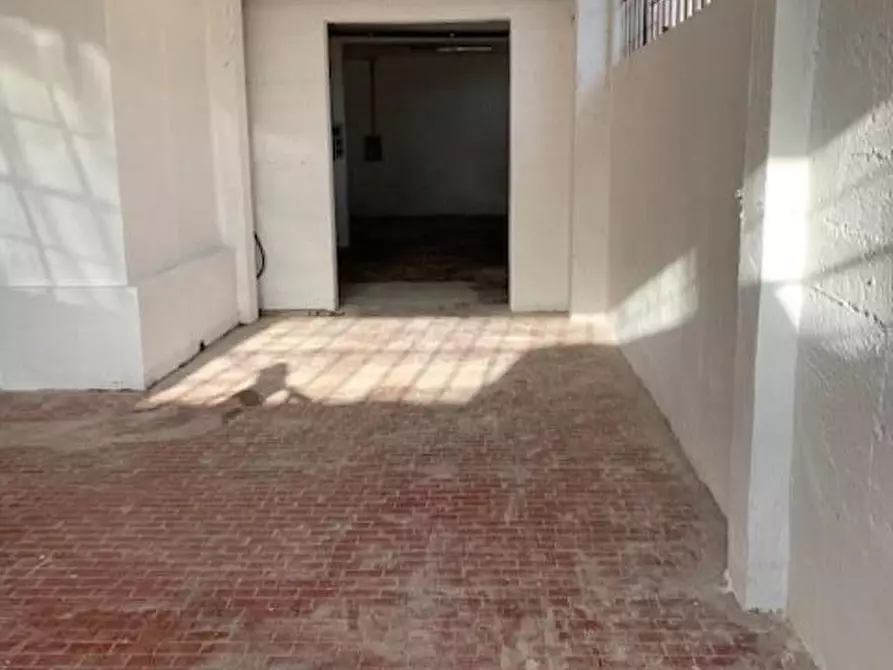 Immagine 2 di Attività artigianale in vendita  a Ortonovo