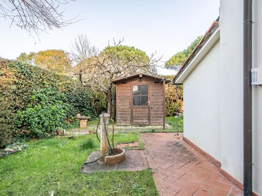 Immagine 18 di Casa bifamiliare in vendita  a Pontedera