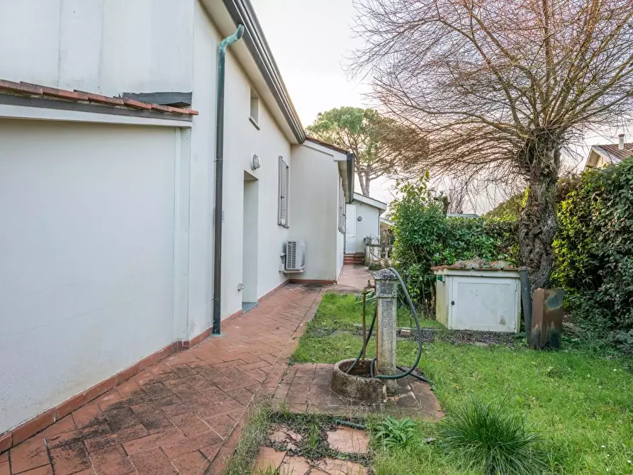 Immagine 10 di Casa bifamiliare in vendita  a Pontedera