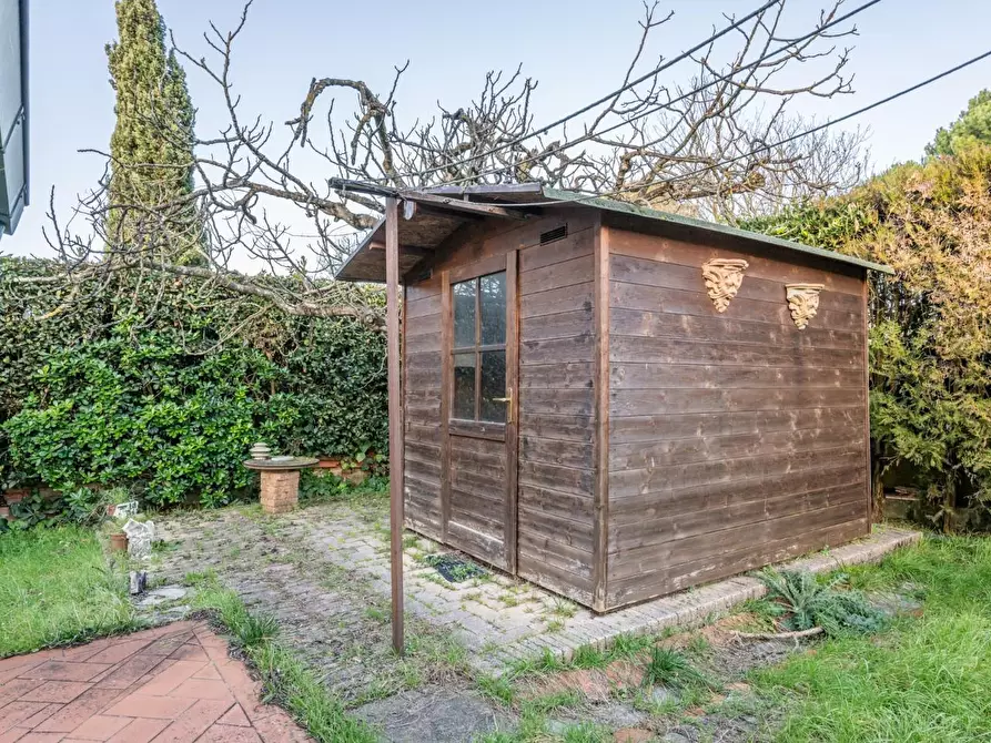 Immagine 9 di Casa bifamiliare in vendita  a Pontedera