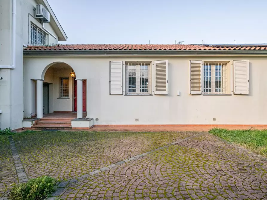 Immagine 1 di Casa bifamiliare in vendita  a Pontedera