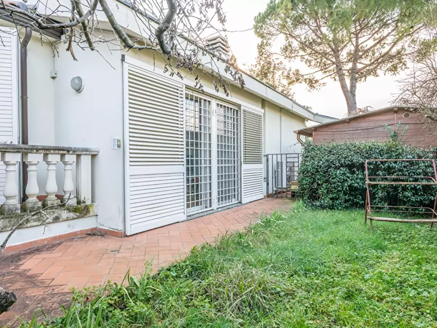 Immagine 15 di Casa bifamiliare in vendita  a Pontedera