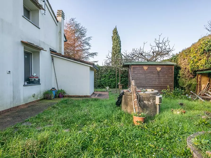 Immagine 7 di Casa bifamiliare in vendita  a Pontedera