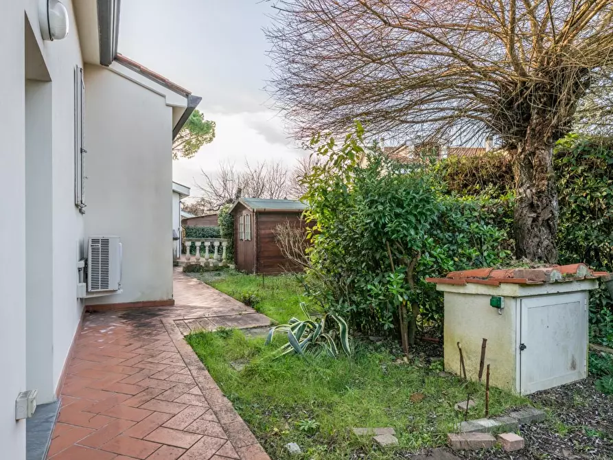 Immagine 11 di Casa bifamiliare in vendita  a Pontedera