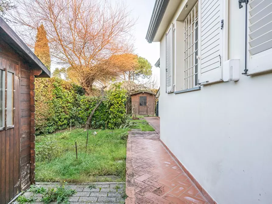 Immagine 17 di Casa bifamiliare in vendita  a Pontedera