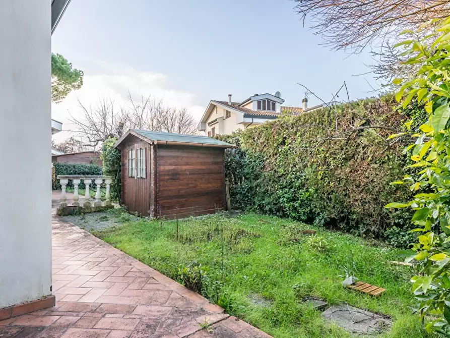 Immagine 12 di Casa bifamiliare in vendita  a Pontedera