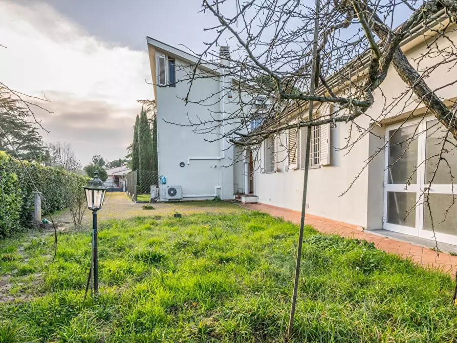 Immagine 8 di Casa bifamiliare in vendita  a Pontedera