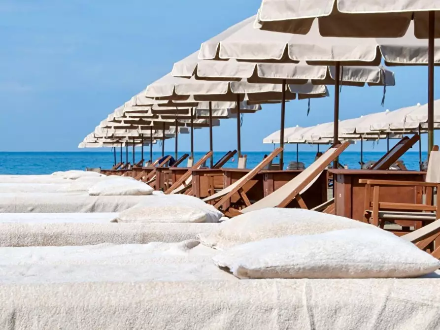 Immagine 5 di Villa in vendita  a Forte Dei Marmi