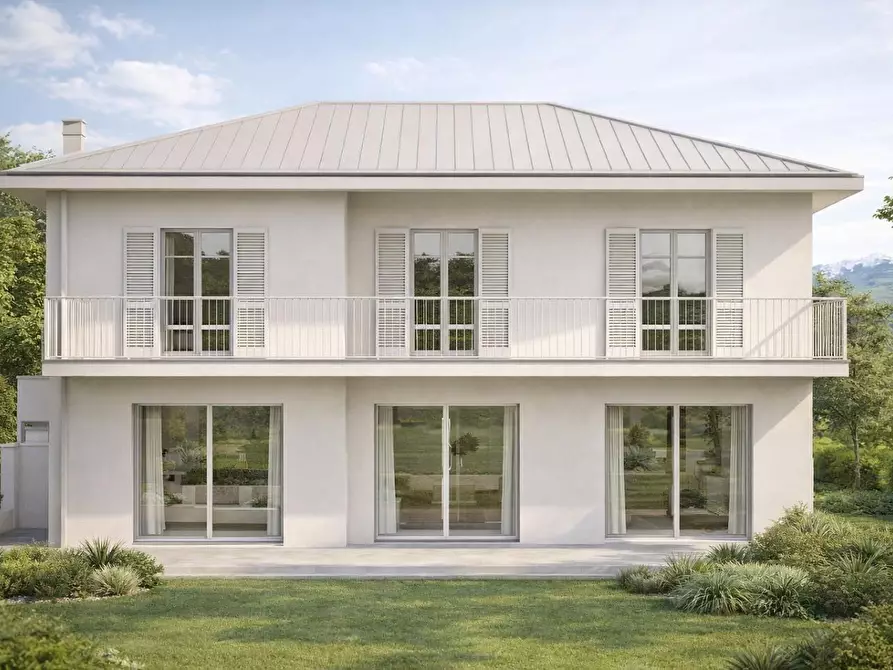 Immagine 1 di Villa in vendita  a Forte Dei Marmi