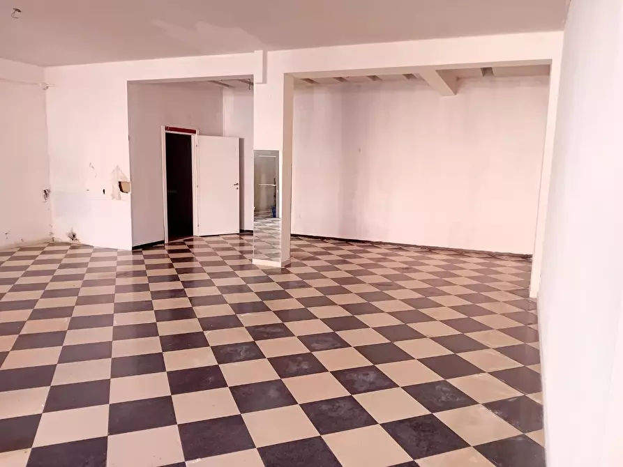 Immagine 1 di Locale commerciale in affitto  a Ispica