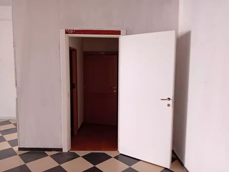 Immagine 3 di Locale commerciale in affitto  a Ispica