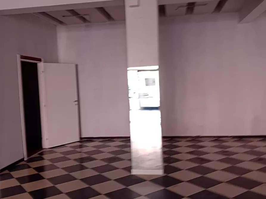 Immagine 2 di Locale commerciale in affitto  a Ispica