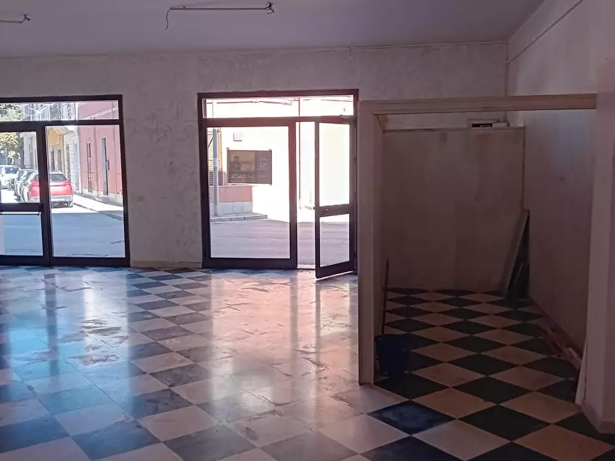 Immagine 4 di Locale commerciale in affitto  a Ispica