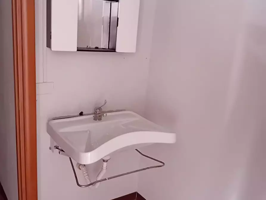 Immagine 5 di Locale commerciale in affitto  a Ispica