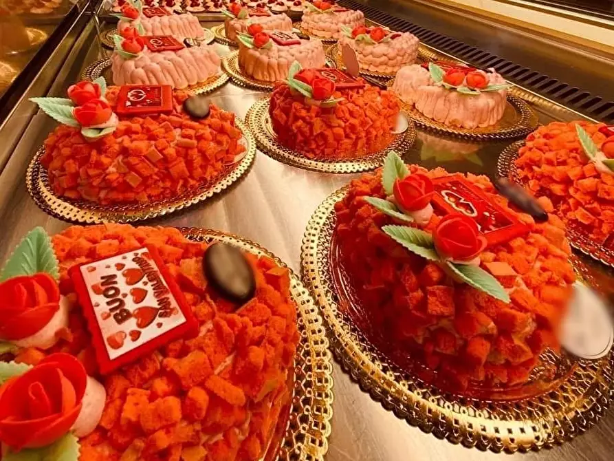 Immagine 10 di Bar / Ristorante in vendita  a Campi Bisenzio