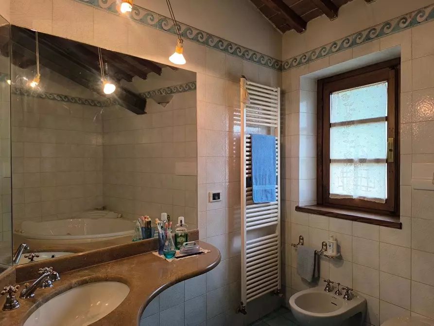 Immagine 48 di Casa colonica in vendita  a Monteriggioni