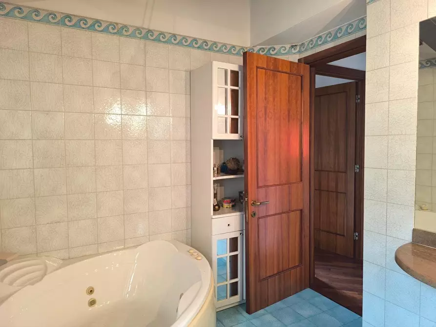Immagine 46 di Casa colonica in vendita  a Monteriggioni