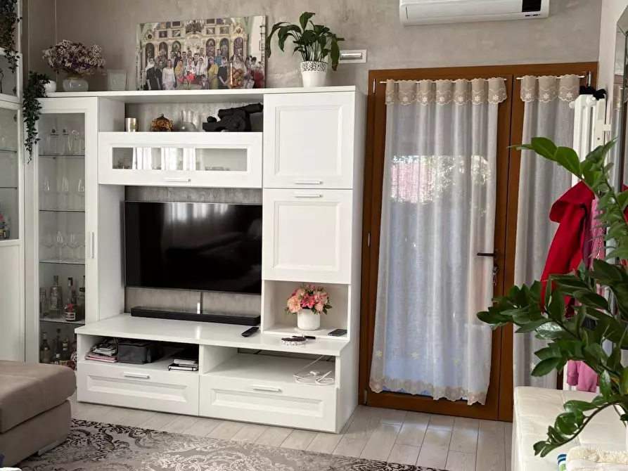 Immagine 2 di Casa semindipendente in vendita  a Collesalvetti