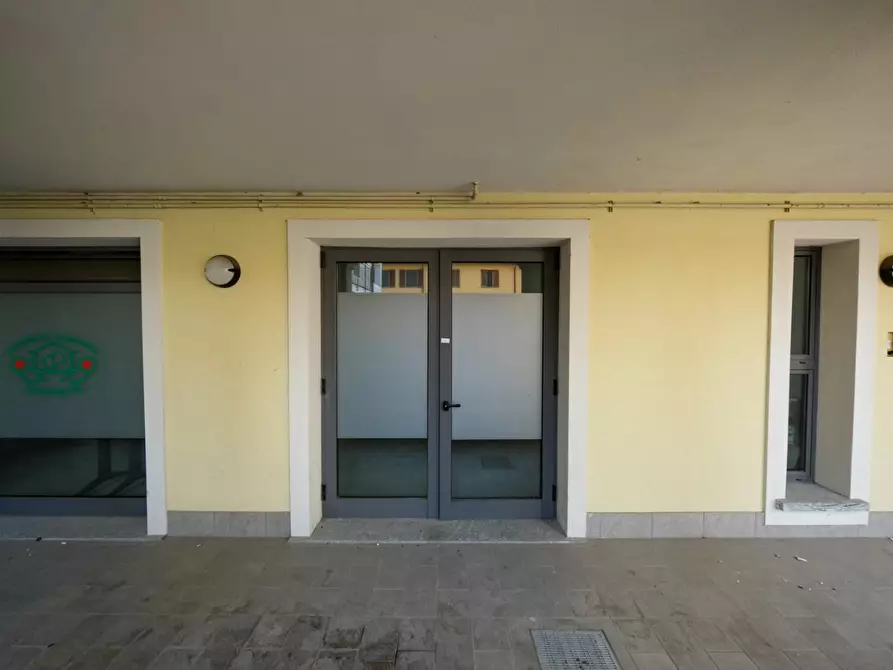 Immagine 1 di Negozio in vendita  a Arluno