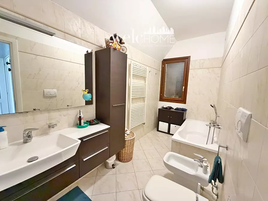 Immagine 12 di Appartamento in vendita  a Prato