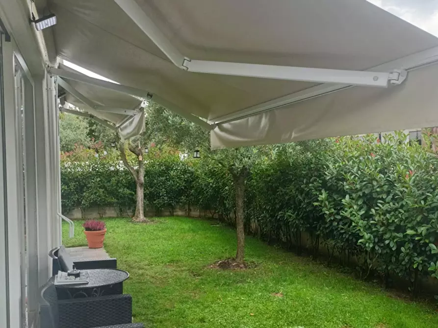 Immagine 14 di Villa in vendita  a Massa