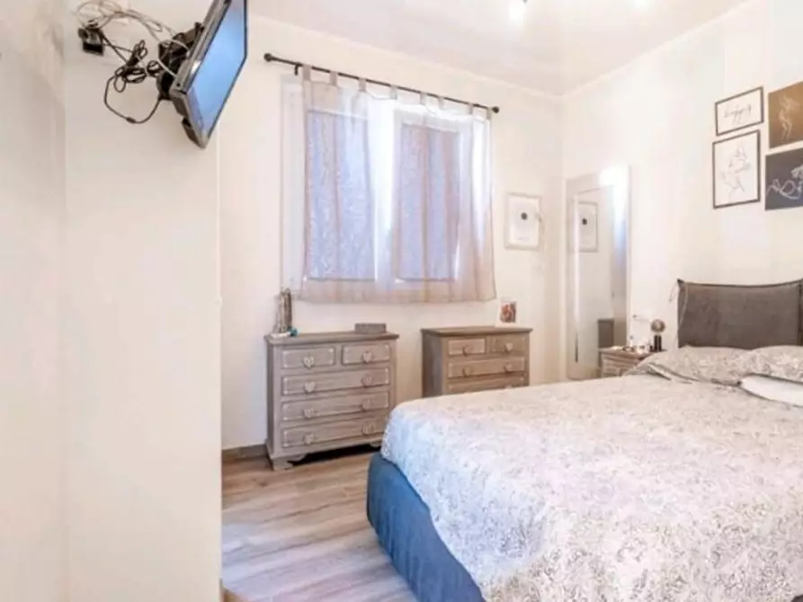 Immagine 7 di Villa in vendita  a Massa