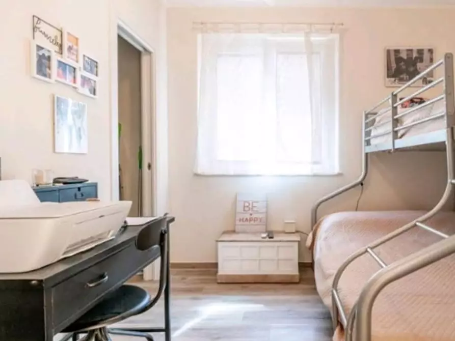 Immagine 9 di Villa in vendita  a Massa