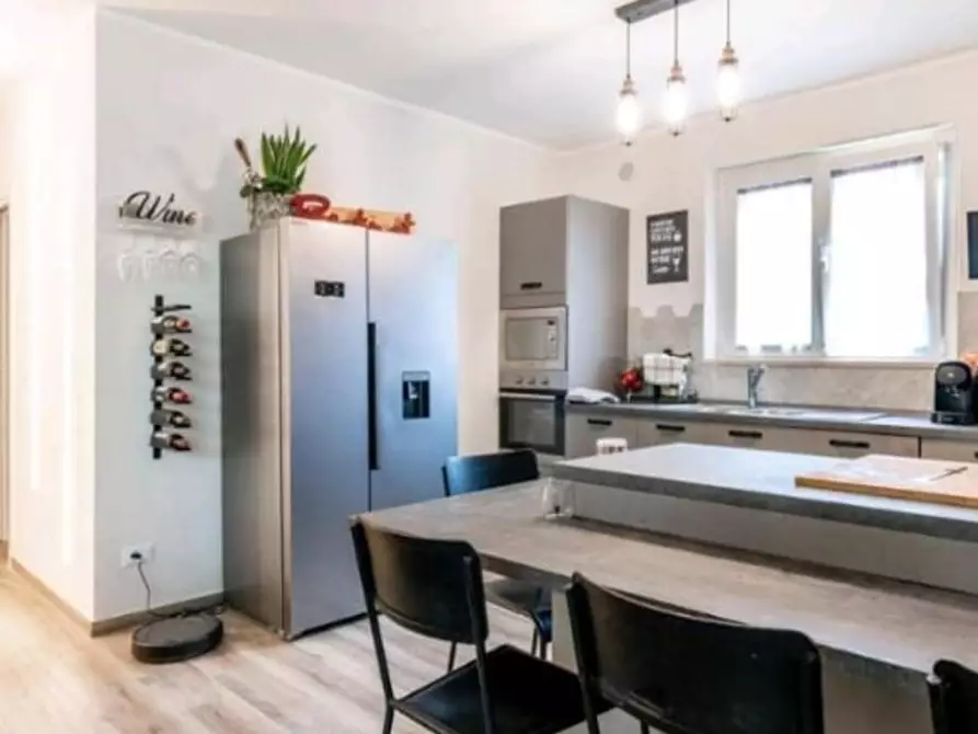 Immagine 4 di Villa in vendita  a Massa