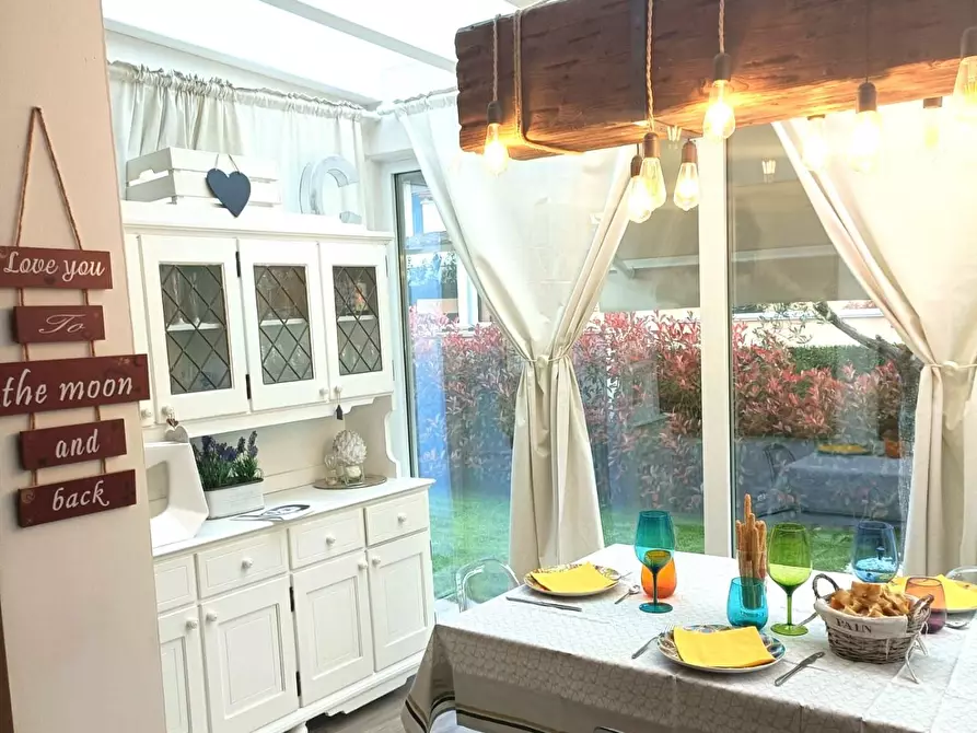 Immagine 6 di Villa in vendita  a Massa